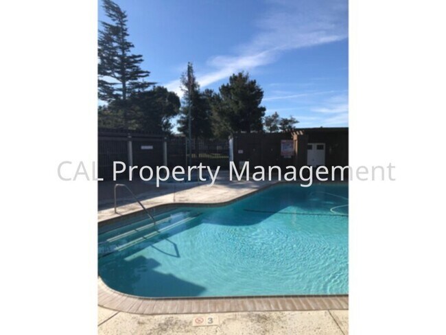 Building Photo - Condo for rent in North Salinas!