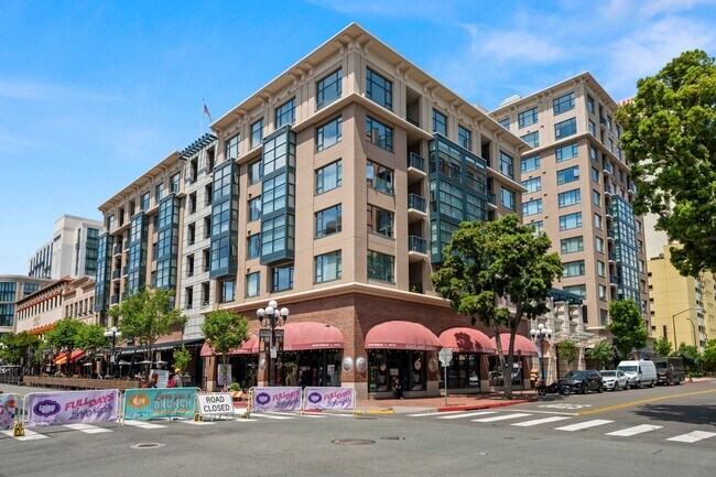 Building Photo - Top Floor Condo in the Gaslamp District!