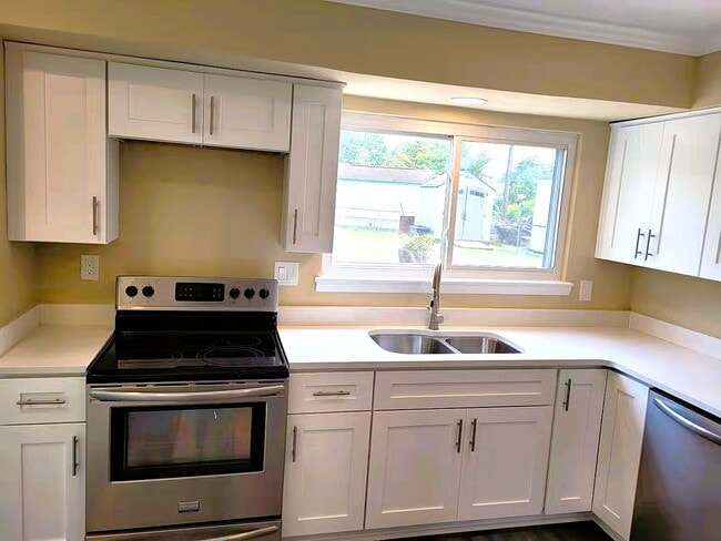 Building Photo - 520 Williamsburg Rd