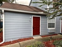 Building Photo - Studio/Effeciency