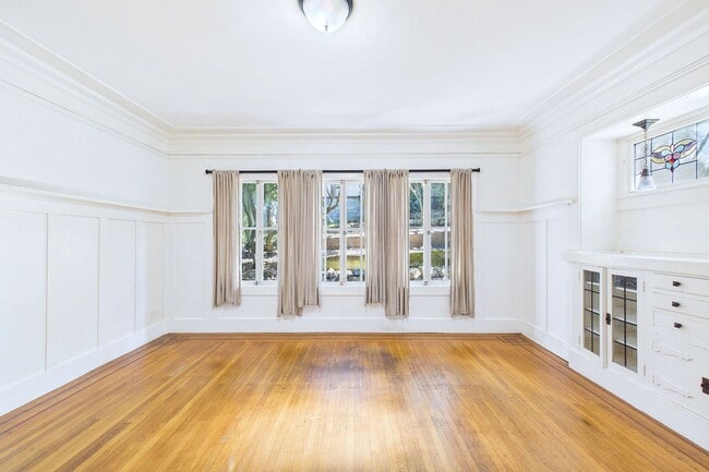 Building Photo - 924 Clayton St