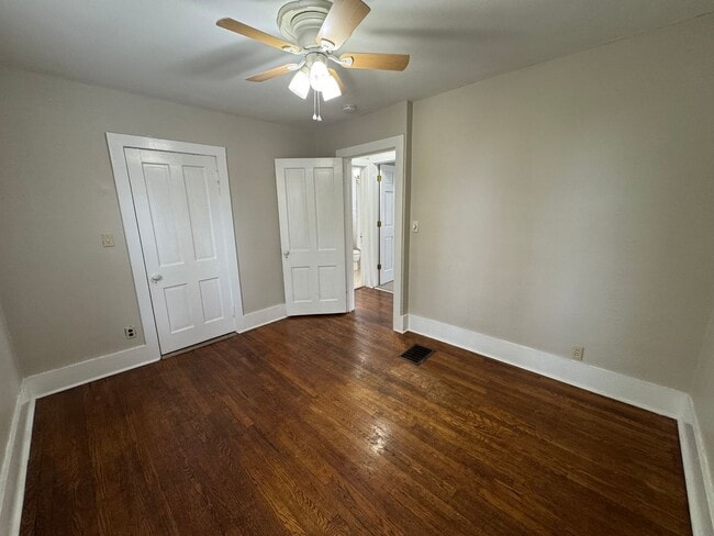 Building Photo - Charming 2 Bed, 1.5 Bath House with Ample ...