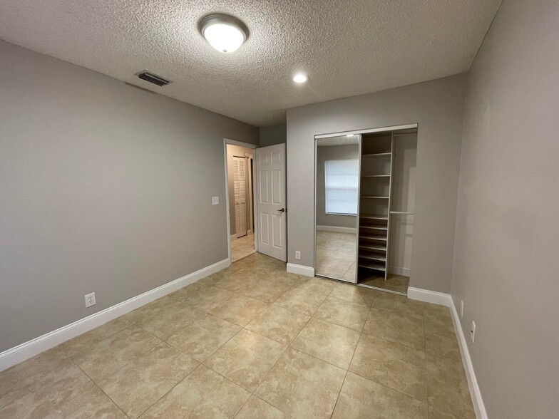 Building Photo - 9173 Tivoli Pl