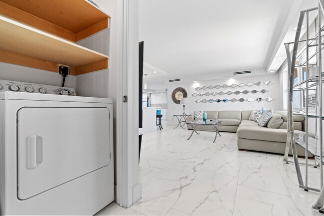 Building Photo - 121 Golden Isles Dr