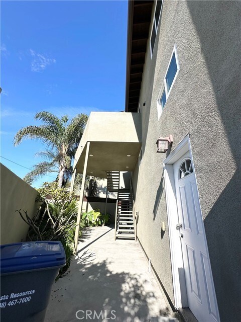 Building Photo - 528 E 238th Pl