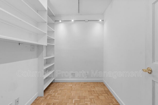 Building Photo - 1077 30th St NW