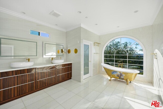 Building Photo - 3911 Cody Rd