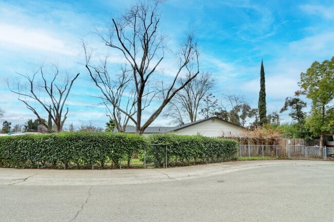 Building Photo - 7334 Grenola Way