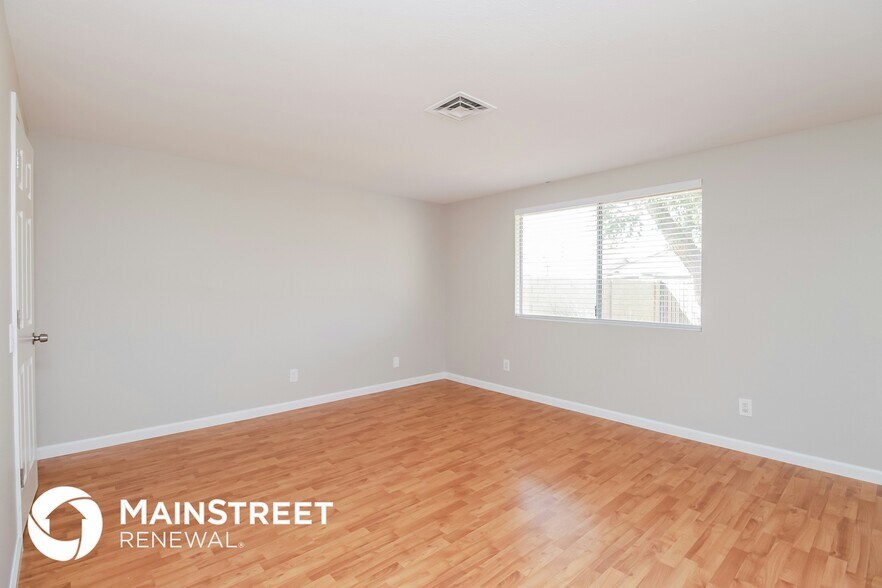Building Photo - 2114 N Comanche Dr