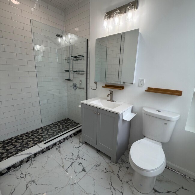 Building Photo - 737 Montgomery St