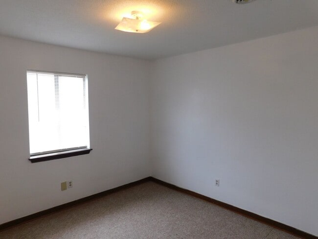 Building Photo - Duplex in Havelock close to Cherry Point