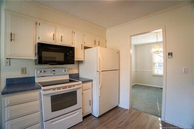 Building Photo - 1733 Daisy Ln