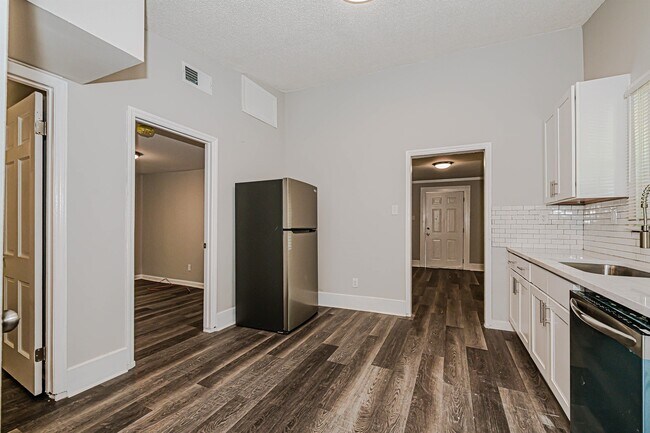 Building Photo - 1807 Erie St