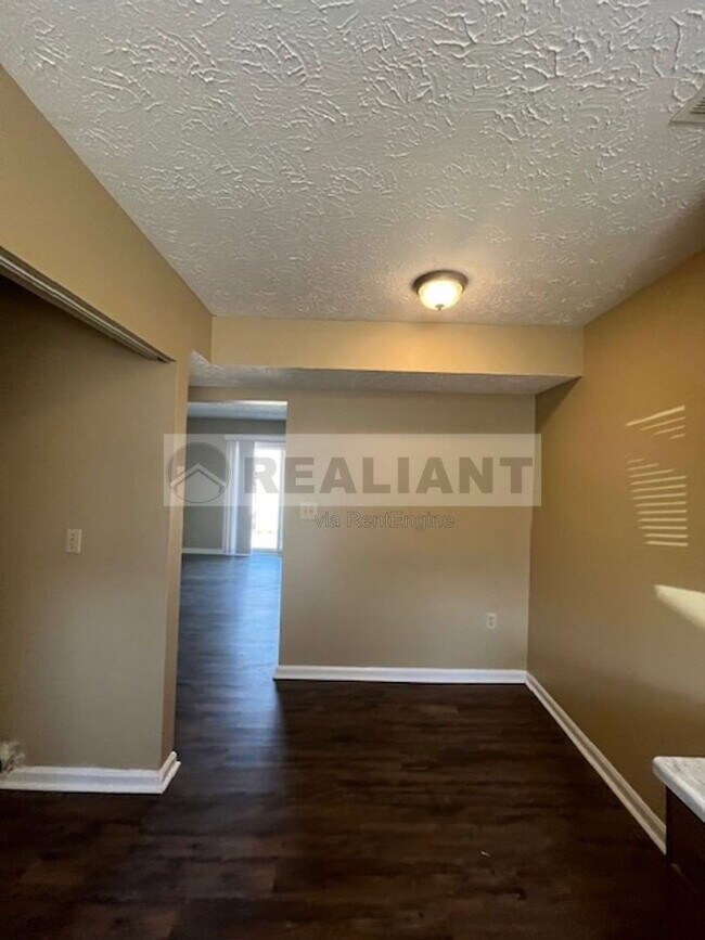 Building Photo - 1646 Foxhaven Dr