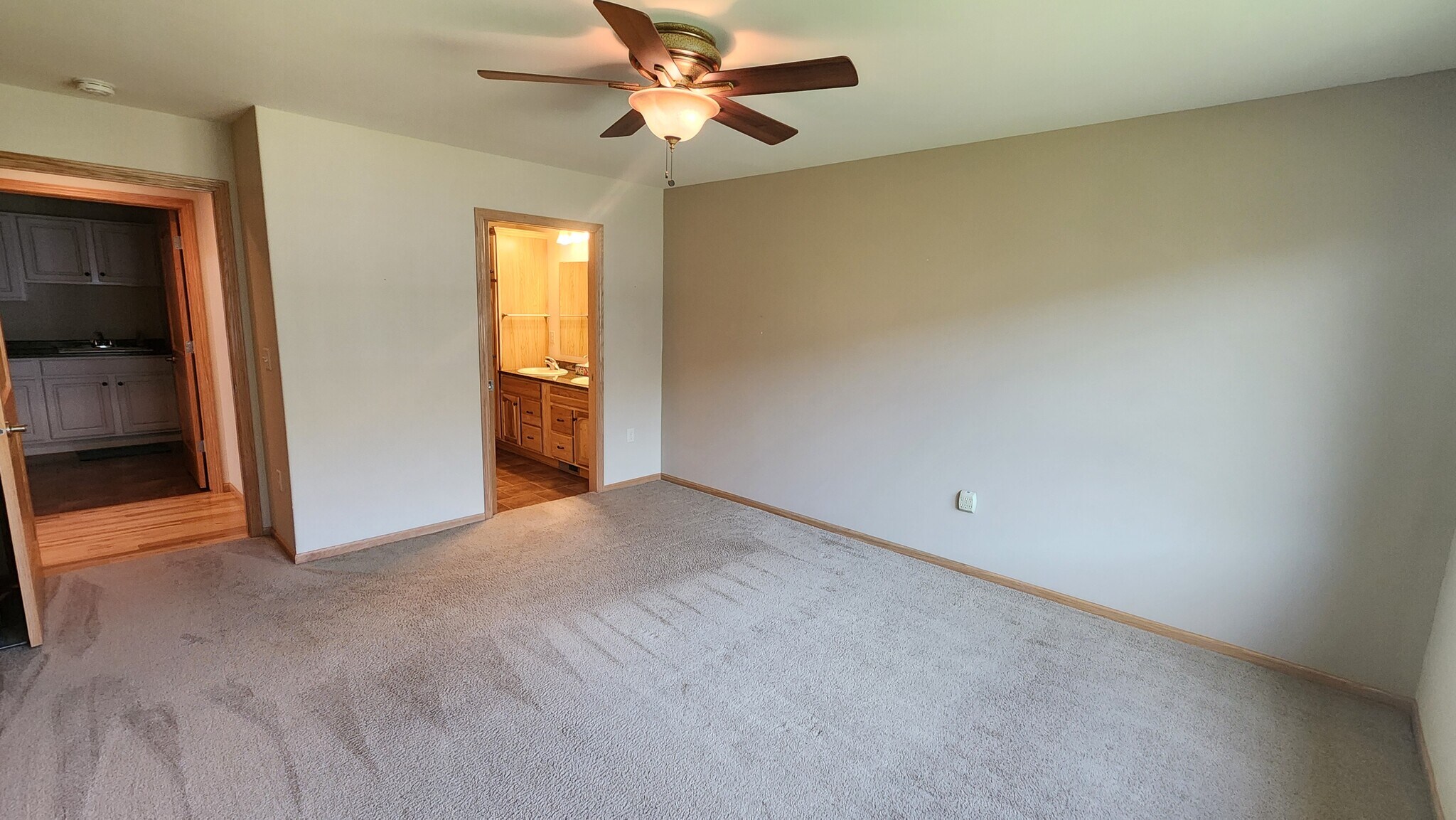 Building Photo - 1329 Pinecrest Ln