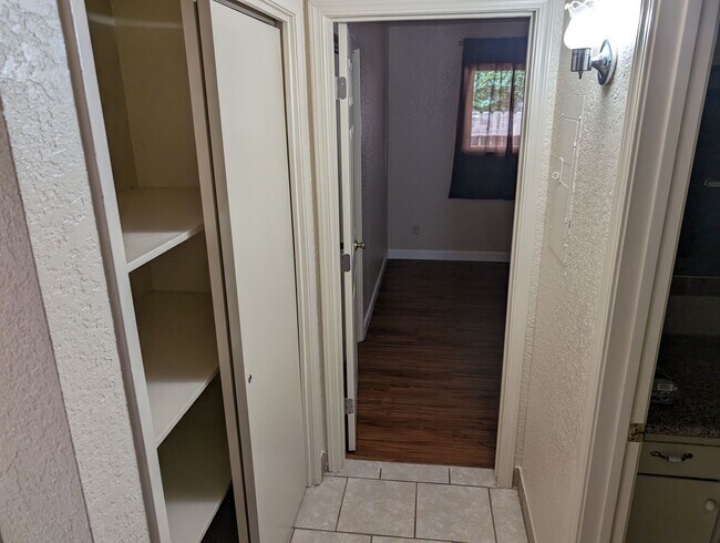 Building Photo - University Triplex