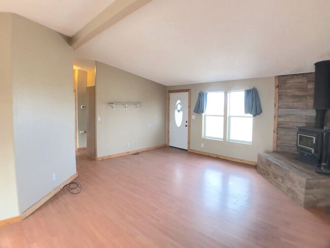 Building Photo - 4 bedroom home in Moriarty. Country Living! Close to I-40.