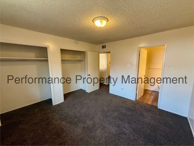 Building Photo - 5060 Easton Dr