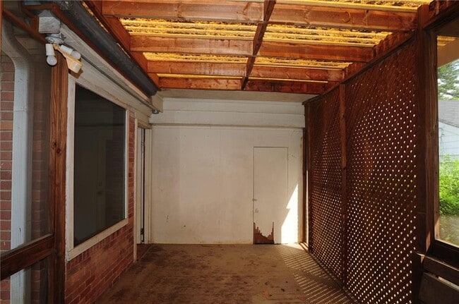 Building Photo - 1632 Anita Pl NE