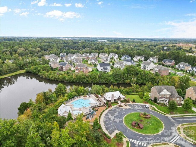 Building Photo - 5401 Meadowcroft Way