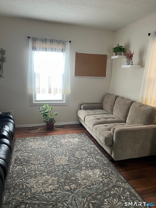 Building Photo - 569 Burritt St