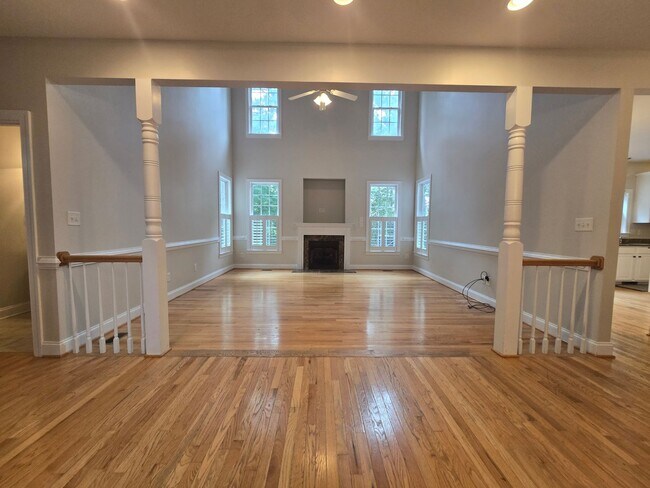 Building Photo - New Listing!!!!!