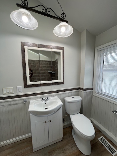 Building Photo - 230 E Victoria St