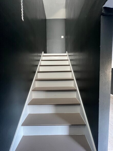 Building Photo - 520 Revere Dr