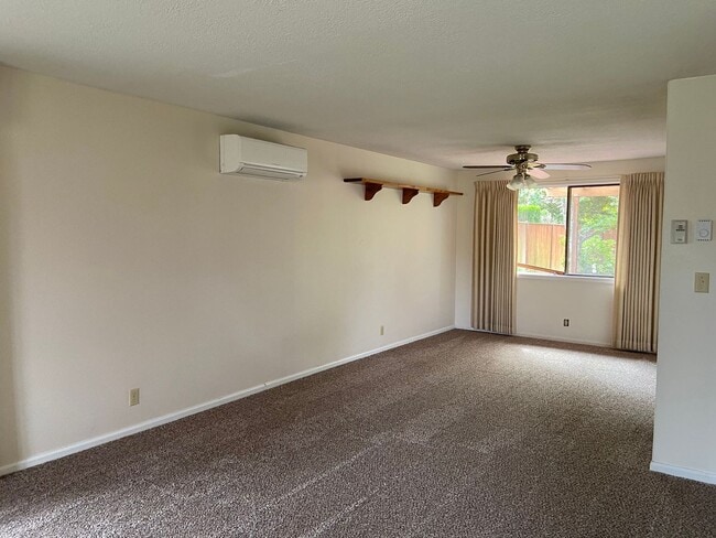 Building Photo - DECEMBER RENT FREE!