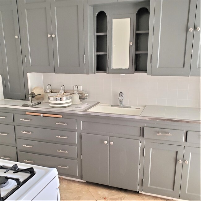 kitchen - 1235 N Sweetzer Ave