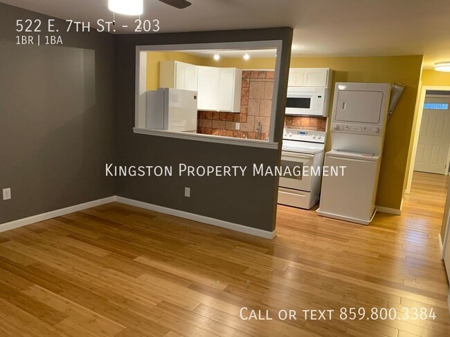 Building Photo - Remodeled 1 Bedroom Now Available! HOLIDAY...