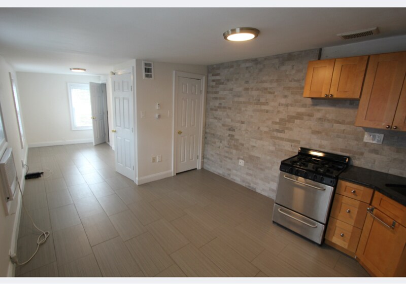 Building Photo - 1920 Bainbridge St