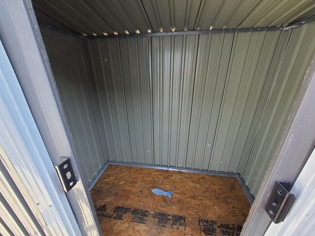 Storage - 6538 San Vincente St