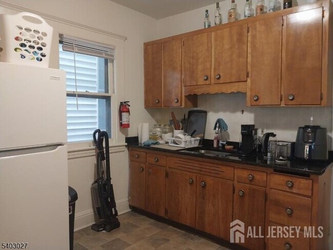 Building Photo - 97 Easton Ave