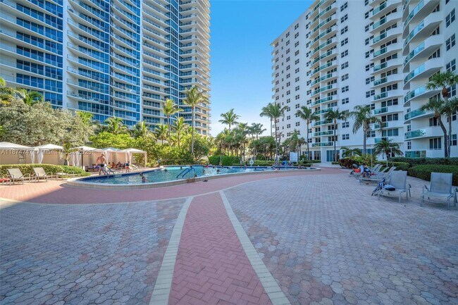 Building Photo - 3001 S Ocean Dr
