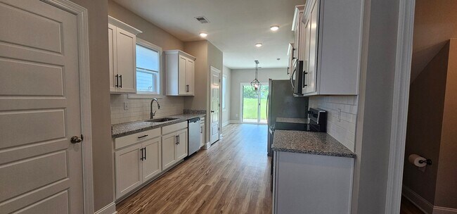 Building Photo - BRAND NEW! Lebanon Home For Lease