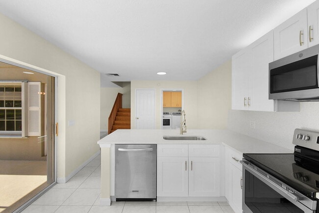 Building Photo - 2442 SW Danbury Ln