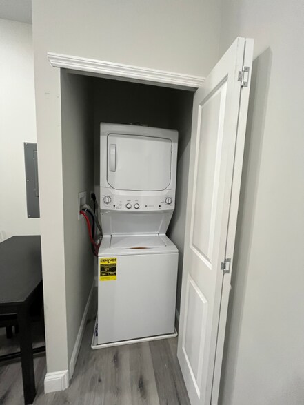 Building Photo - 106 S 42nd St