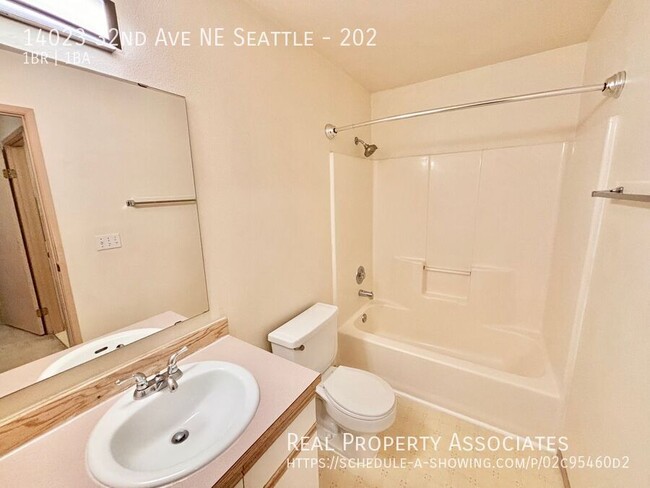 Building Photo - Spacious 1 Bed 1 Bath with In-Unit Washer/...