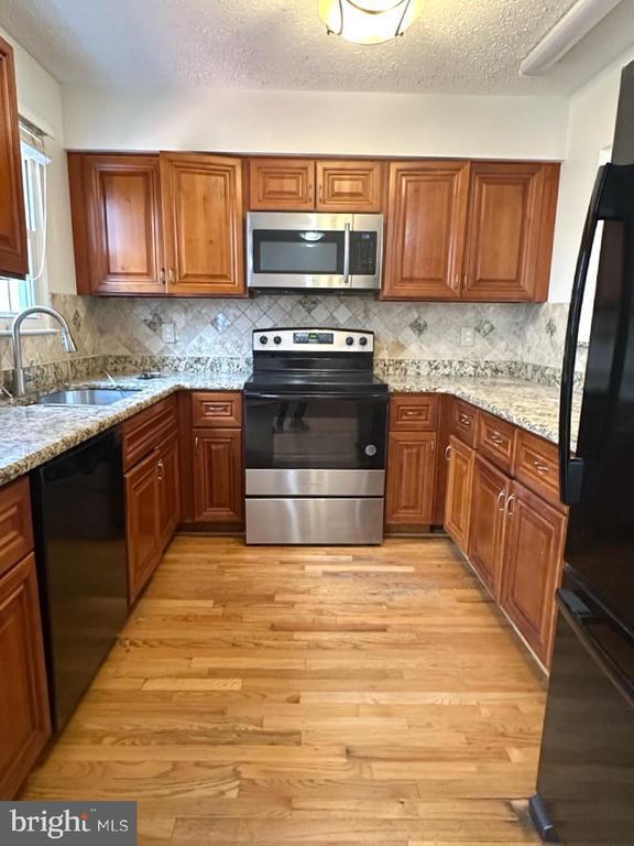 Building Photo - 898 Bayridge Dr