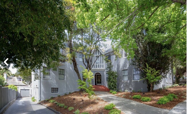 Building Photo - 1862 Arch St