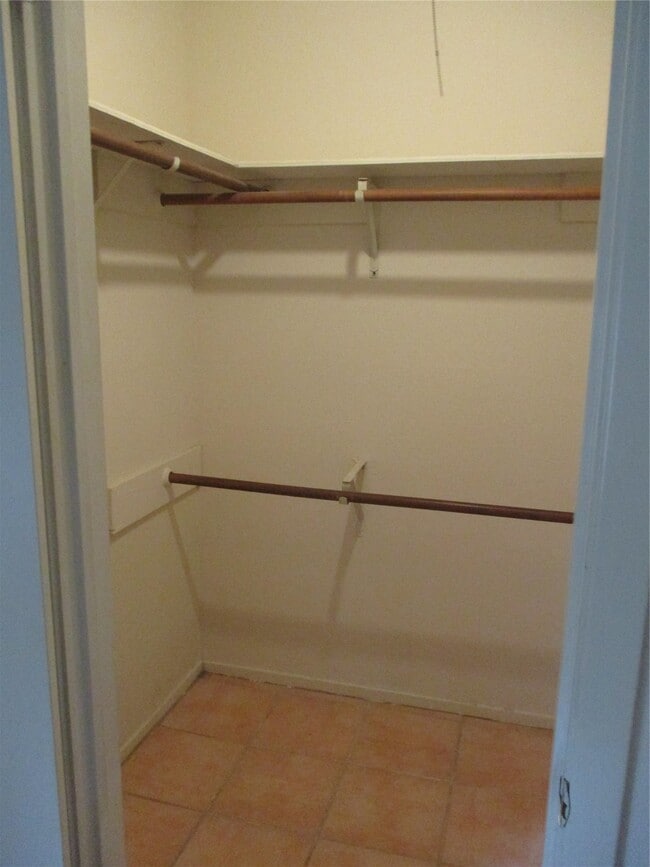 Building Photo - 19947 Mountain Dale Dr