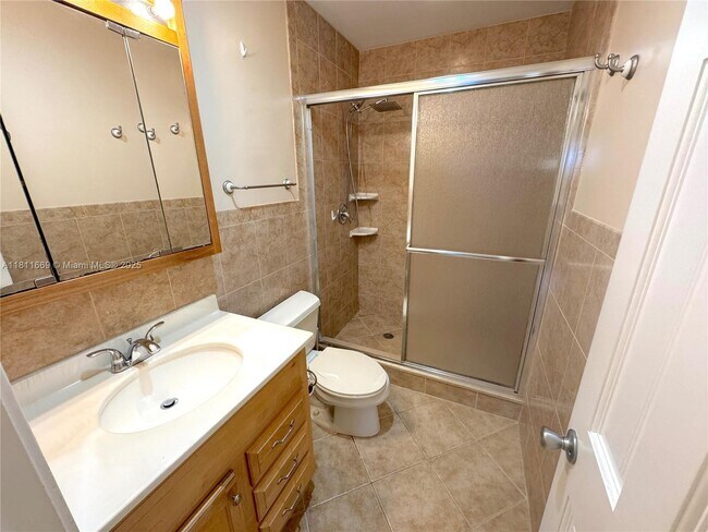 Building Photo - 6245 Bay Club Dr