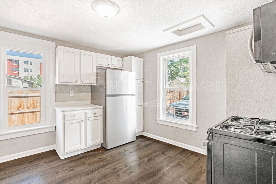 Building Photo - 4768 Vine St