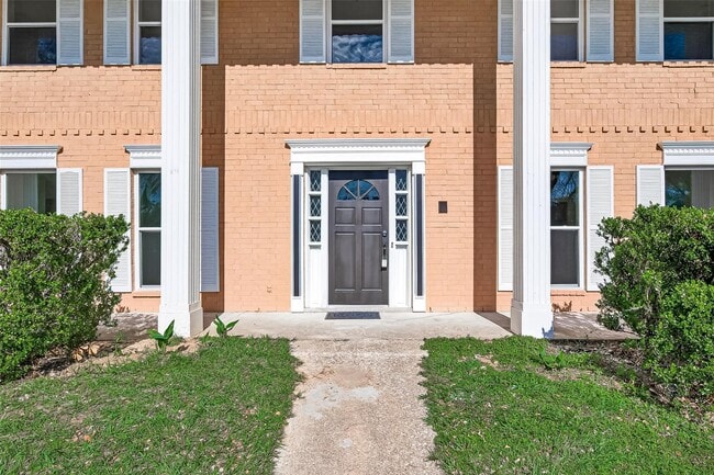 Building Photo - 6210 Rippling Hollow Dr