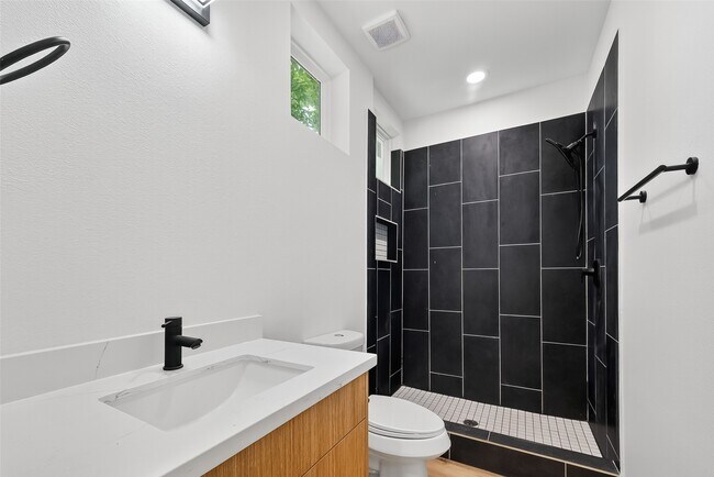 Building Photo - 3311 Nettleton St