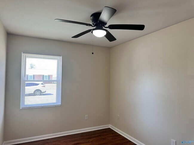 Building Photo - 14001 Sandhurst Dr SW