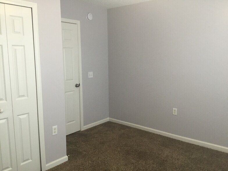 Building Photo - 805 Laurel Hill Cir
