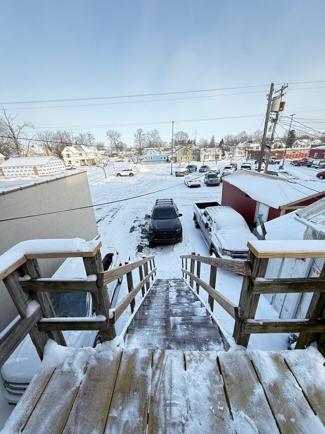Building Photo - 121 W Plymouth St