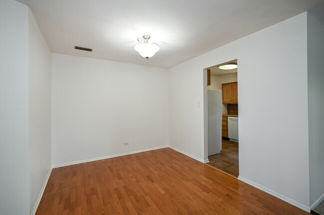 Building Photo - 880 Johnstown Ln